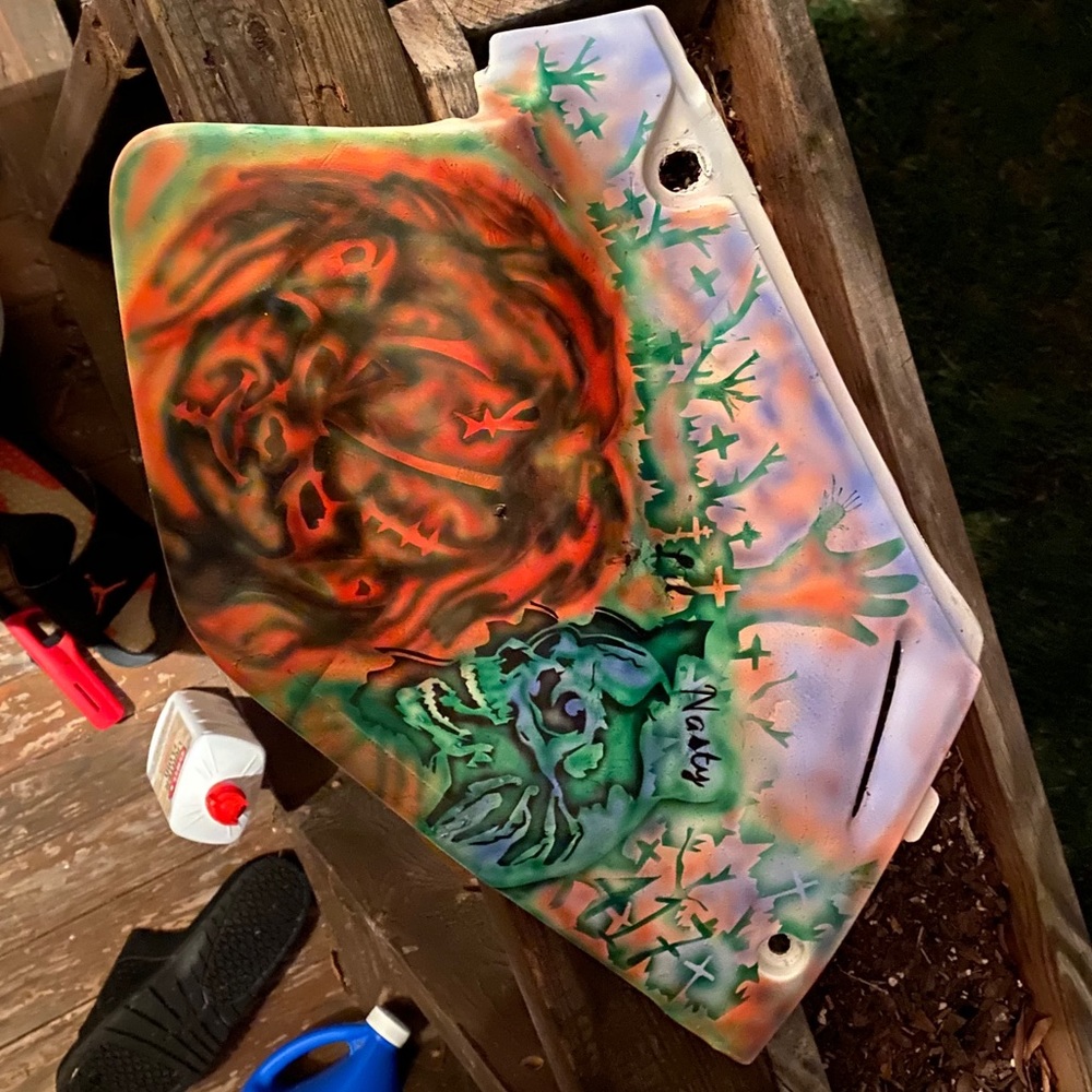 Airbrush plastic for dirt bike